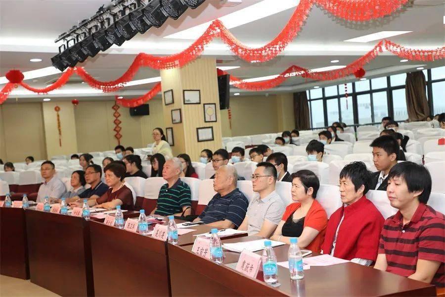 麻烦帮忙修改一下作文，想让其表达更加地道不知道改怎么改了，谢谢游戏画面